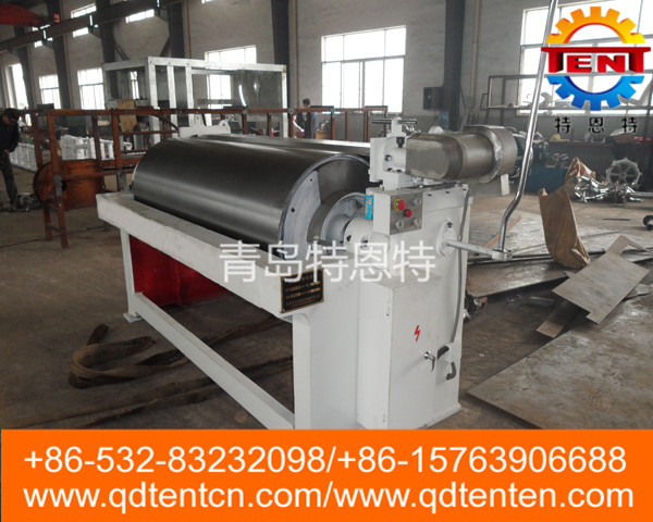 Horizontal peeling machine