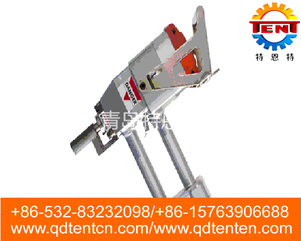 Non-penetrating pneumatic stunning gun