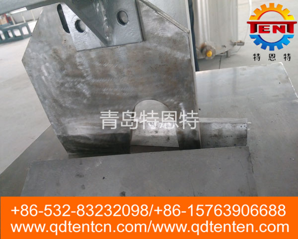 Head split saw for pig cattle sheep