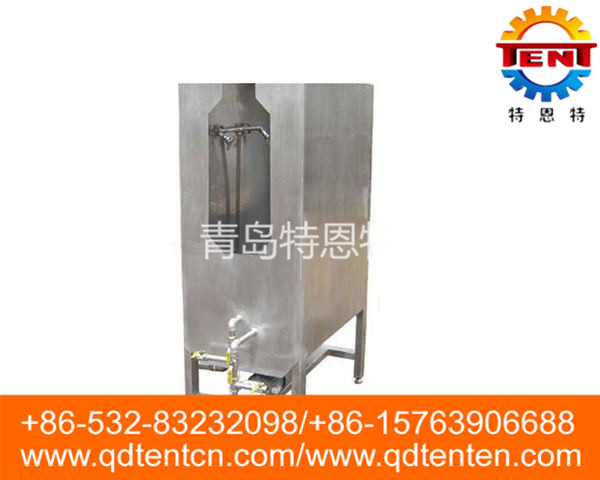 Poultry carcass cleaning machine